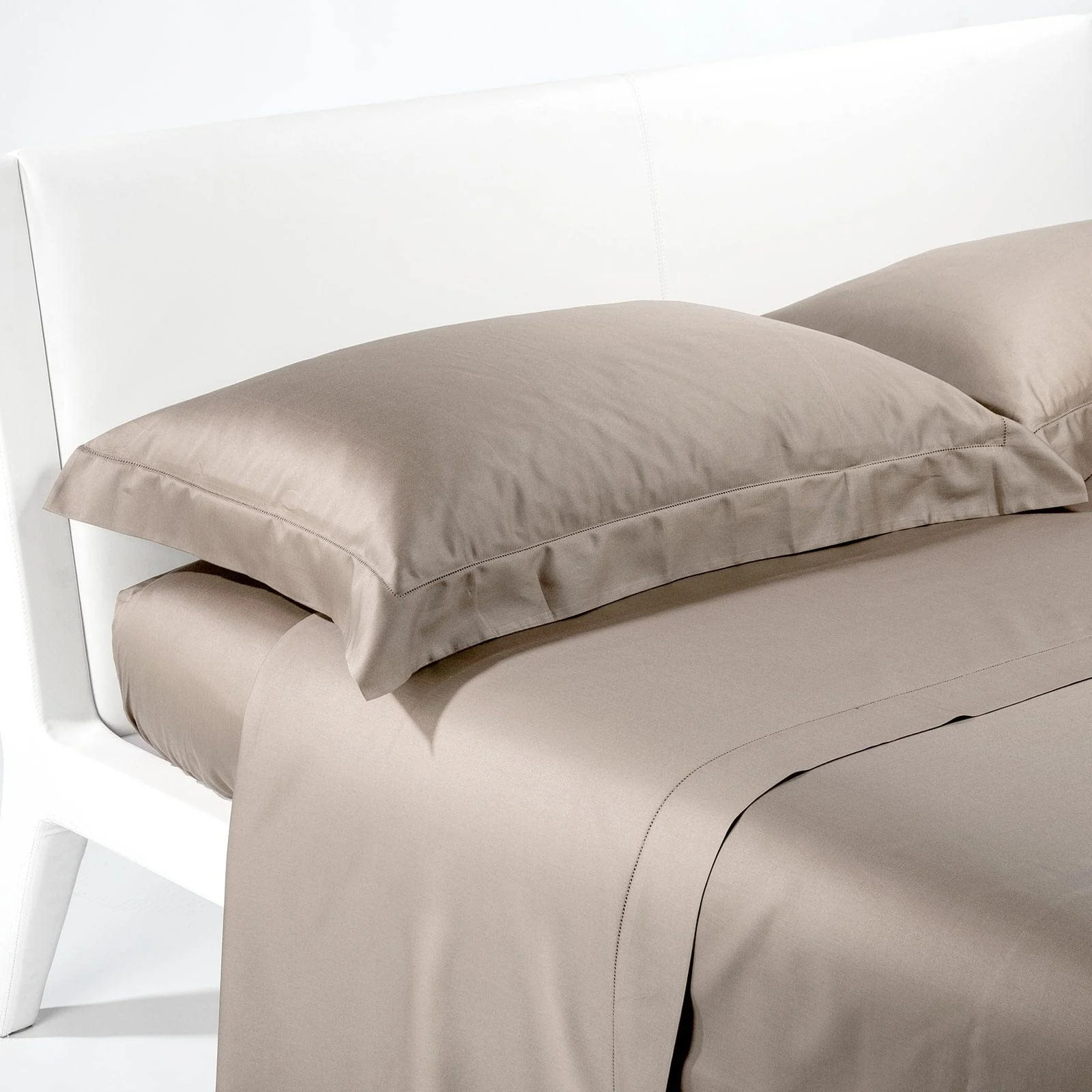 Lenzuola matrimoniali in raso beige Caleffi